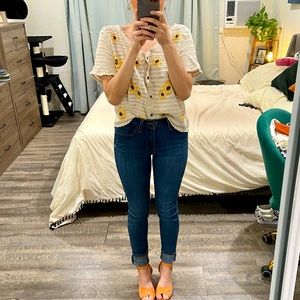 Skinny Levi’s jeans. 👖